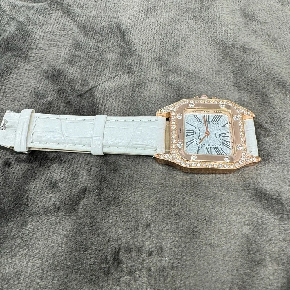 Women’s Dress Quartz ROSE GOLD White Leather Band Light Weight Costume Watch.
